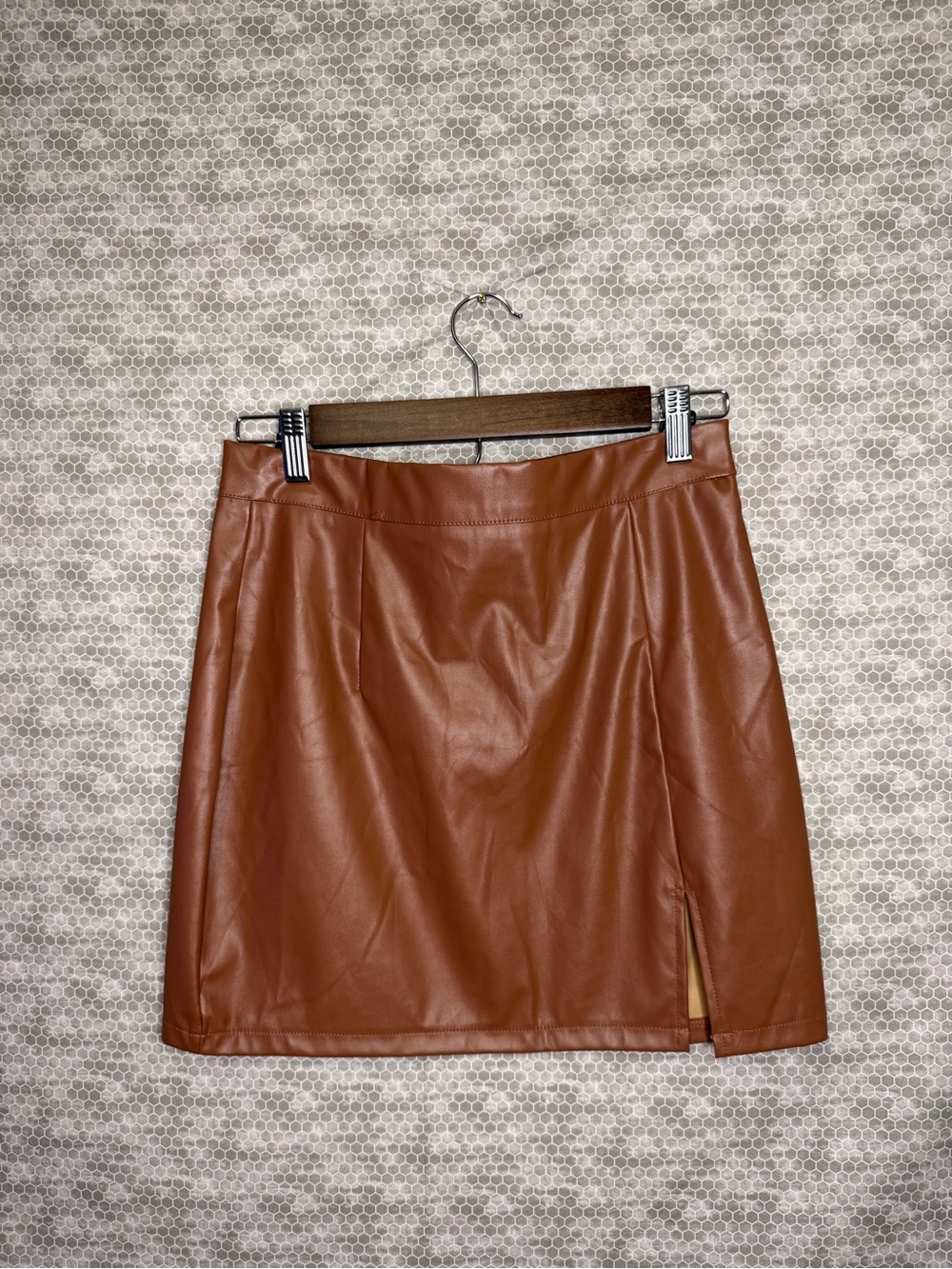 Guanyy Brown faux leather mini skirt with side slit, size M